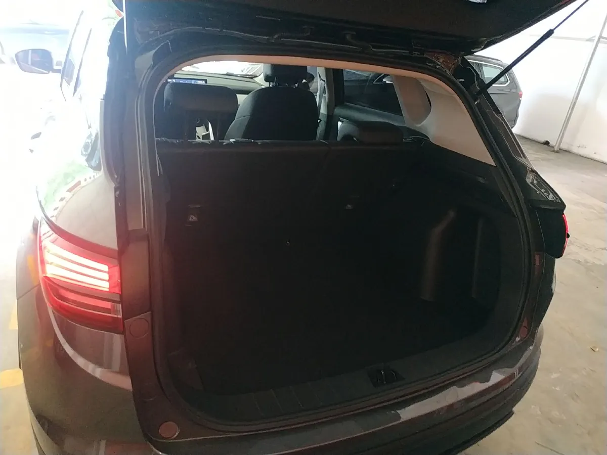 2023 Geely Coolray 1.5T 181HP L4 7DCT,autocango,china used car exporter,china ev exporter,chinese used car exporter,chinese used ev exporter