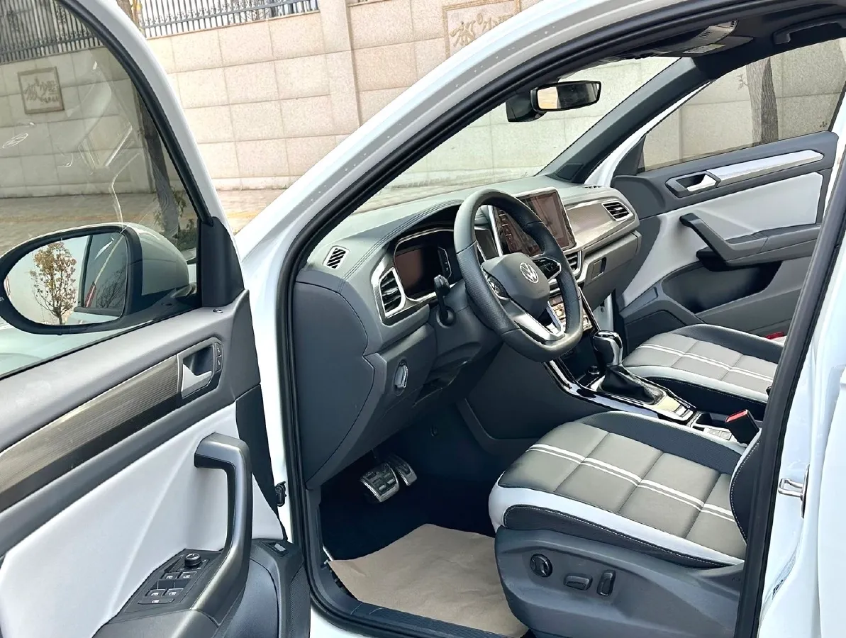 2023 Volkswagen T-Roc 1.5T 160HP L4 7DCT,autocango,china used car exporter,china ev exporter,chinese used car exporter,chinese used ev exporter