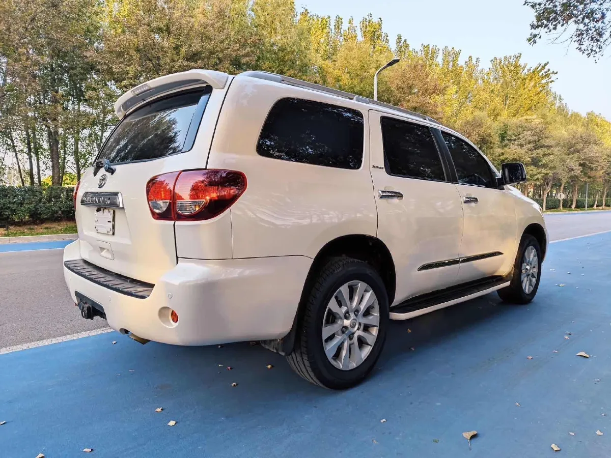 2010 Toyota Sequoia 5.7L 386HP V8 6AT,autocango,china used car exporter,china ev exporter,chinese used car exporter,chinese used ev exporter