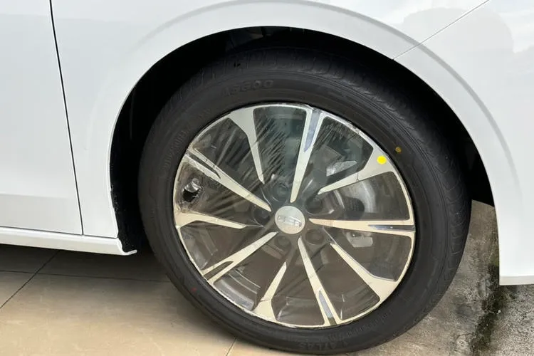 2025 Geely Emgrand 1.5L 127HP L4 CVT,autocango,china used car exporter,china ev exporter,chinese used car exporter,chinese used ev exporter