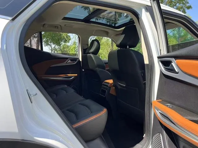 2017 Zotye T300 1.5L 112HP L4 5MT,autocango,china used car exporter,china ev exporter,chinese used car exporter,chinese used ev exporter