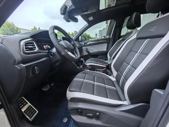 2023 Volkswagen T-Roc 1.5T 160HP L4 7DCT,autocango,china used car exporter,china ev exporter,chinese used car exporter,chinese used ev exporter