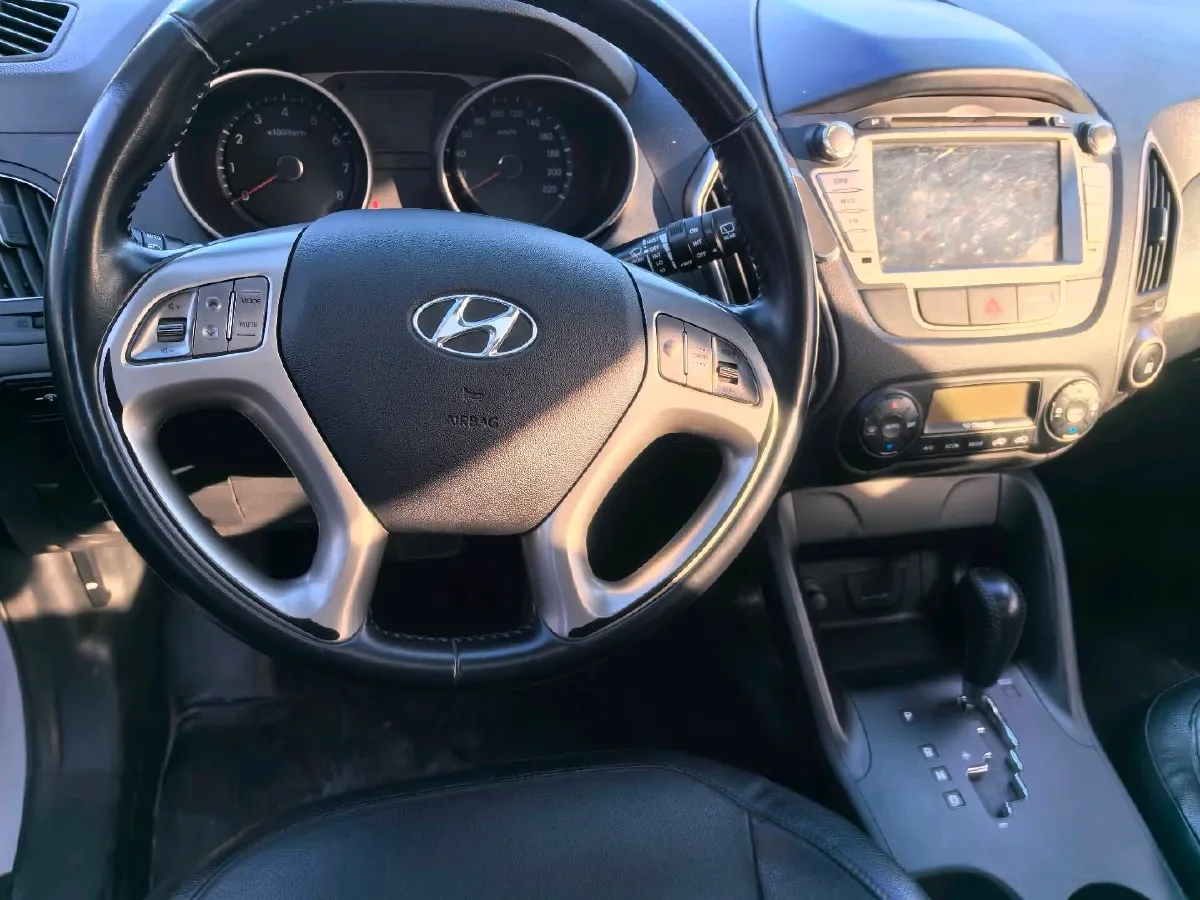 2013 Hyundai ix35 2.0L 165HP L4 6AT,autocango,china used car exporter,china ev exporter,chinese used car exporter,chinese used ev exporter