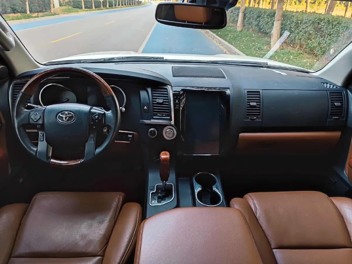 2010 Toyota Sequoia 5.7L 386HP V8 6AT,autocango,china used car exporter,china ev exporter,chinese used car exporter,chinese used ev exporter