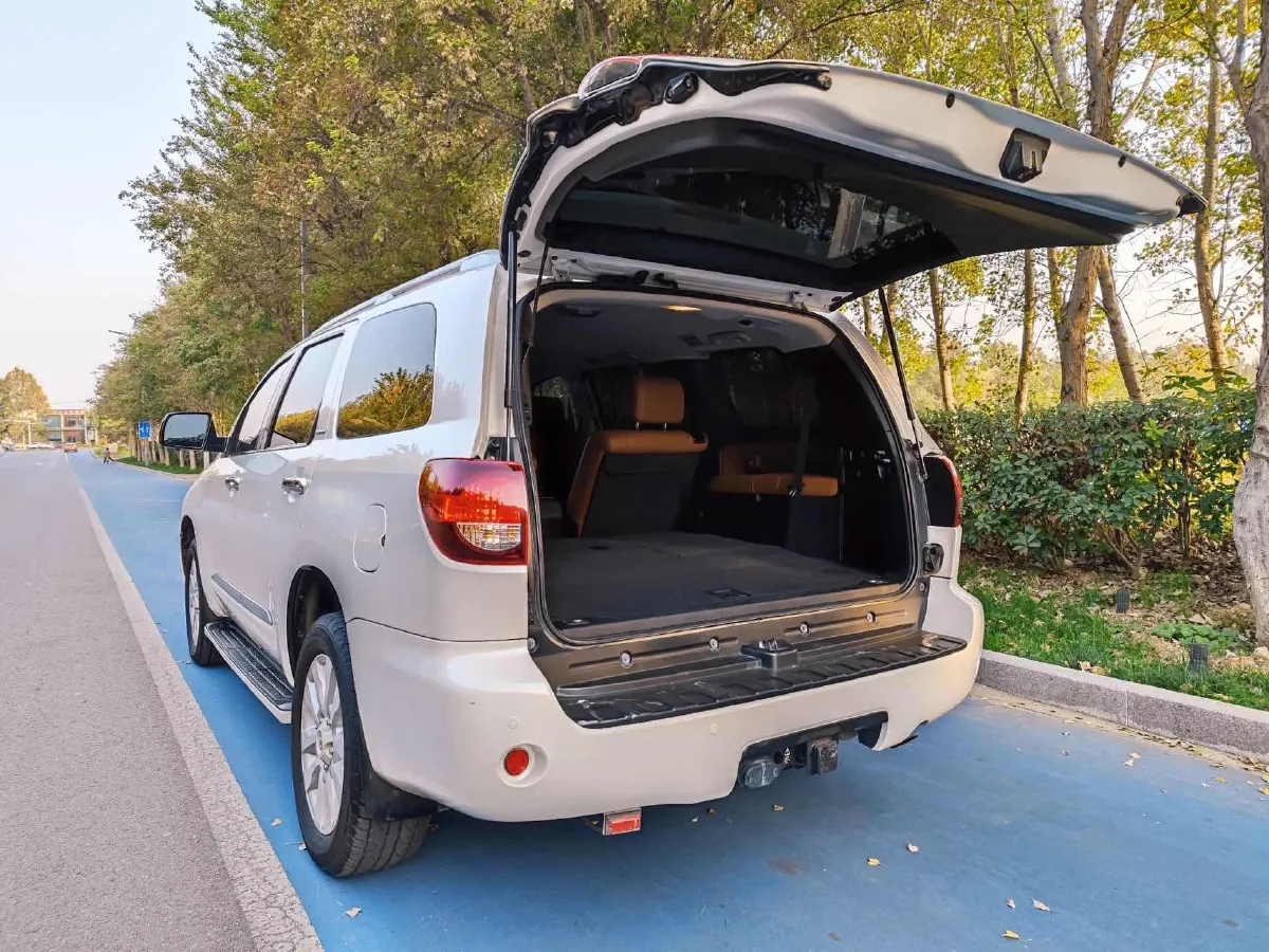 2010 Toyota Sequoia 5.7L 386HP V8 6AT,autocango,china used car exporter,china ev exporter,chinese used car exporter,chinese used ev exporter