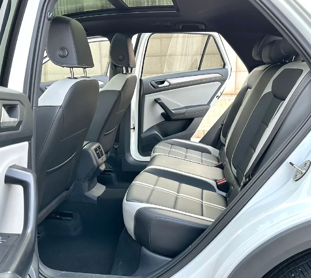 2023 Volkswagen T-Roc 1.5T 160HP L4 7DCT,autocango,china used car exporter,china ev exporter,chinese used car exporter,chinese used ev exporter