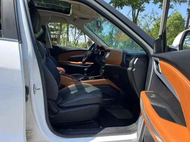 2017 Zotye T300 1.5L 112HP L4 5MT,autocango,china used car exporter,china ev exporter,chinese used car exporter,chinese used ev exporter