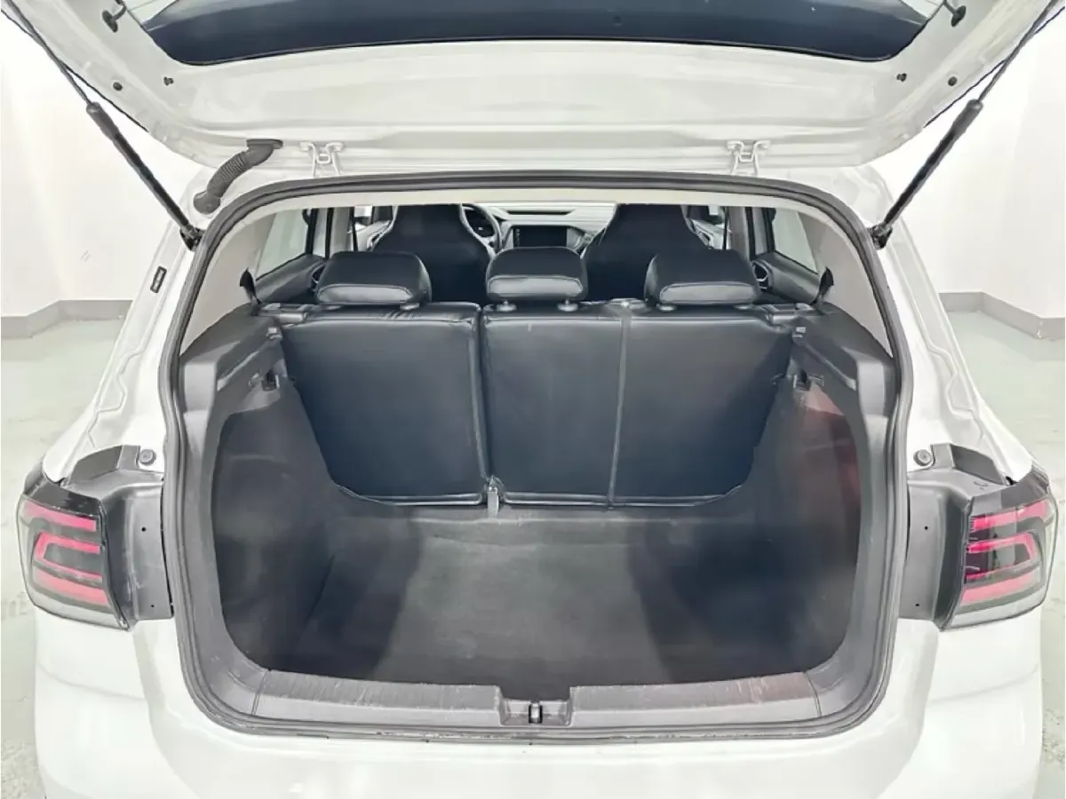 2023 Volkswagen T-Cross 1.5L 113HP L4 6AT,autocango,china used car exporter,china ev exporter,chinese used car exporter,chinese used ev exporter