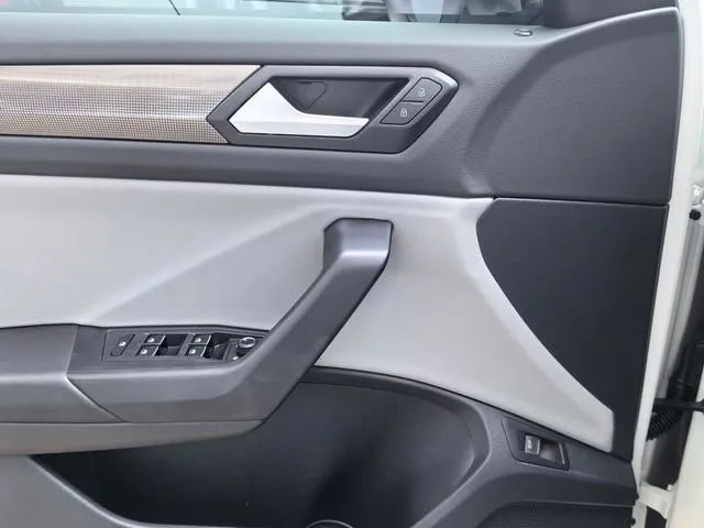 2023 Volkswagen T-Roc 1.5T 160HP L4 7DCT,autocango,china used car exporter,china ev exporter,chinese used car exporter,chinese used ev exporter