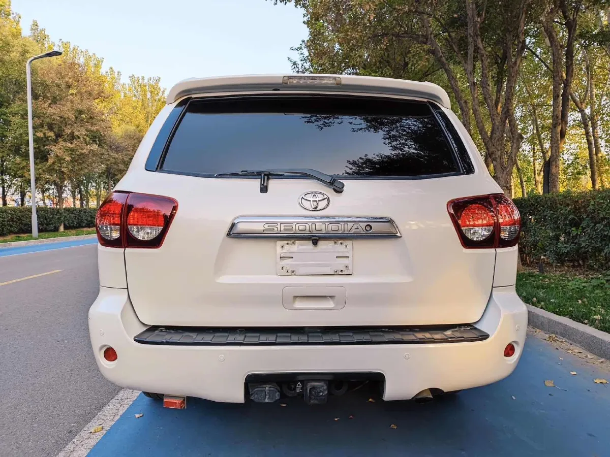 2010 Toyota Sequoia 5.7L 386HP V8 6AT,autocango,china used car exporter,china ev exporter,chinese used car exporter,chinese used ev exporter