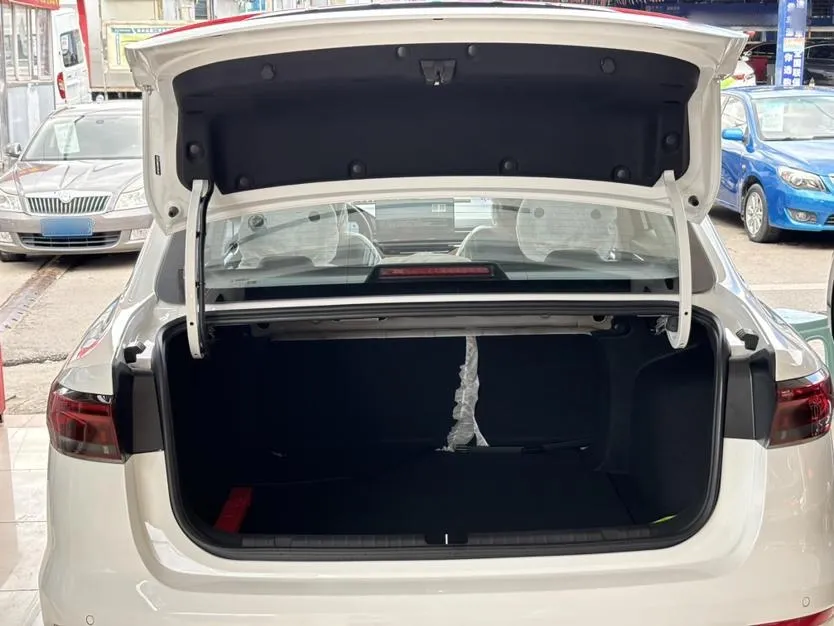 2025 Geely Emgrand 1.5L 127HP L4 CVT,autocango,china used car exporter,china ev exporter,chinese used car exporter,chinese used ev exporter