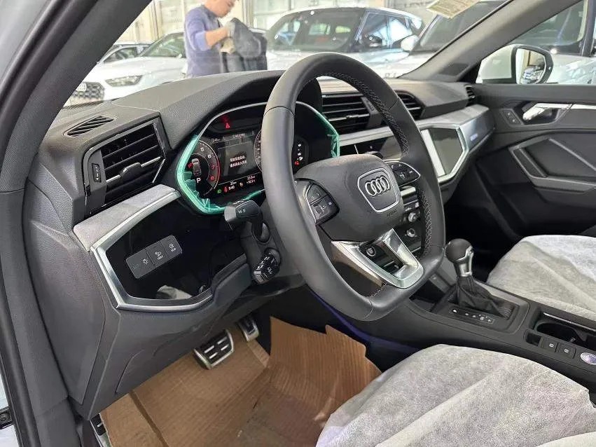 2024 Audi Q3 1.5T 160HP L4 7DCT,autocango,china used car exporter,china ev exporter,chinese used car exporter,chinese used ev exporter