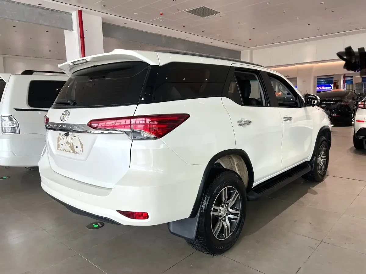 2015 Toyota Fortuner 2.7L 159HP L4 4AT,autocango,china used car exporter,china ev exporter,chinese used car exporter,chinese used ev exporter