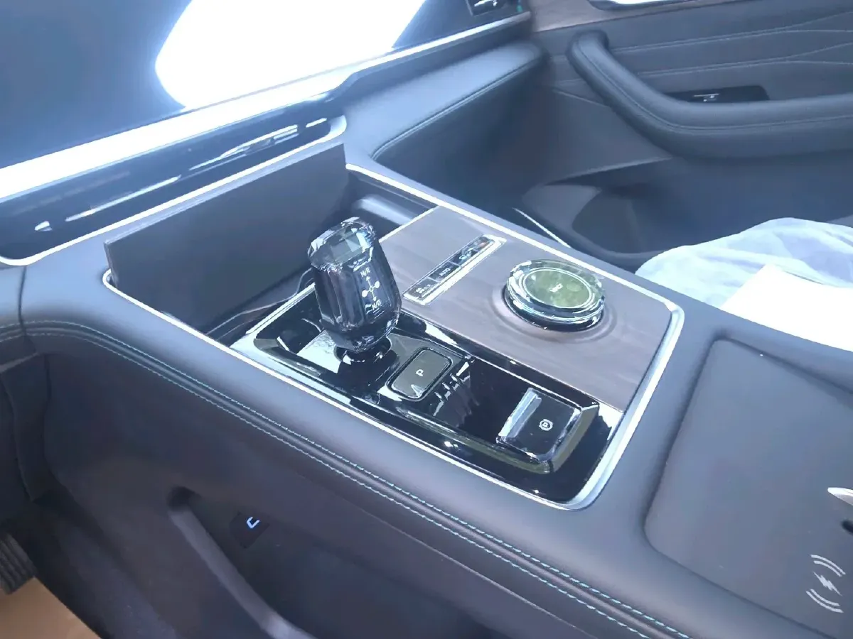 2025 Geely Monjaro 2.0T 238HP L4 8AT,autocango,china used car exporter,china ev exporter,chinese used car exporter,chinese used ev exporter