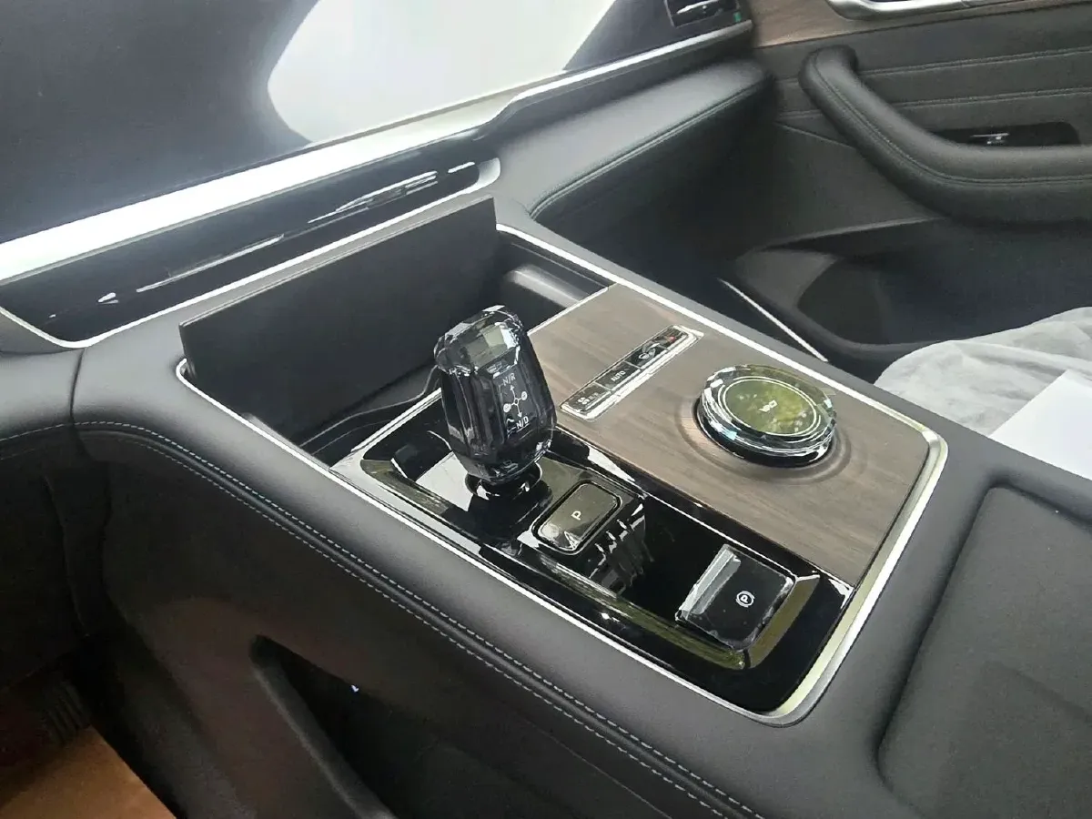 2025 Geely Monjaro 2.0T 238HP L4 8AT,autocango,china used car exporter,china ev exporter,chinese used car exporter,chinese used ev exporter