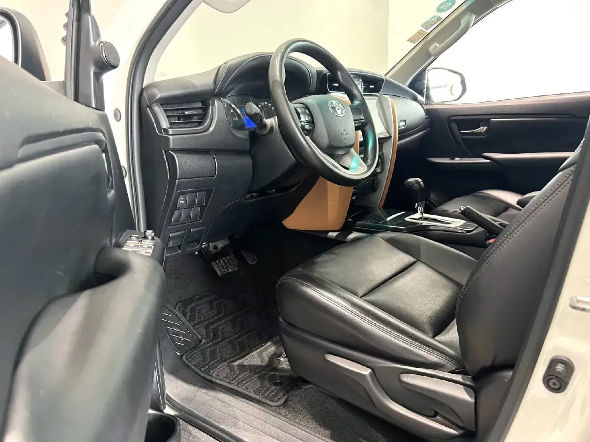 2015 Toyota Fortuner 2.7L 159HP L4 4AT,autocango,china used car exporter,china ev exporter,chinese used car exporter,chinese used ev exporter