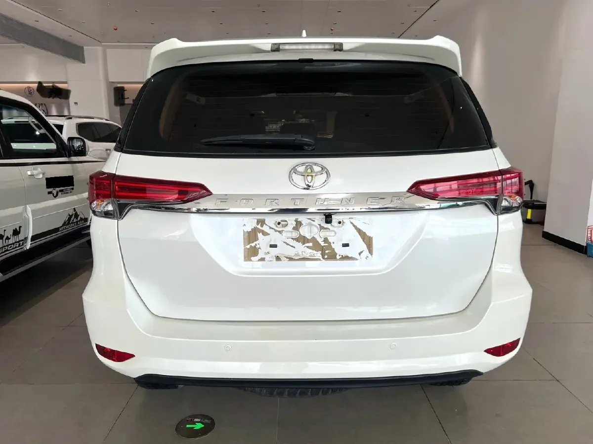 2015 Toyota Fortuner 2.7L 159HP L4 4AT,autocango,china used car exporter,china ev exporter,chinese used car exporter,chinese used ev exporter