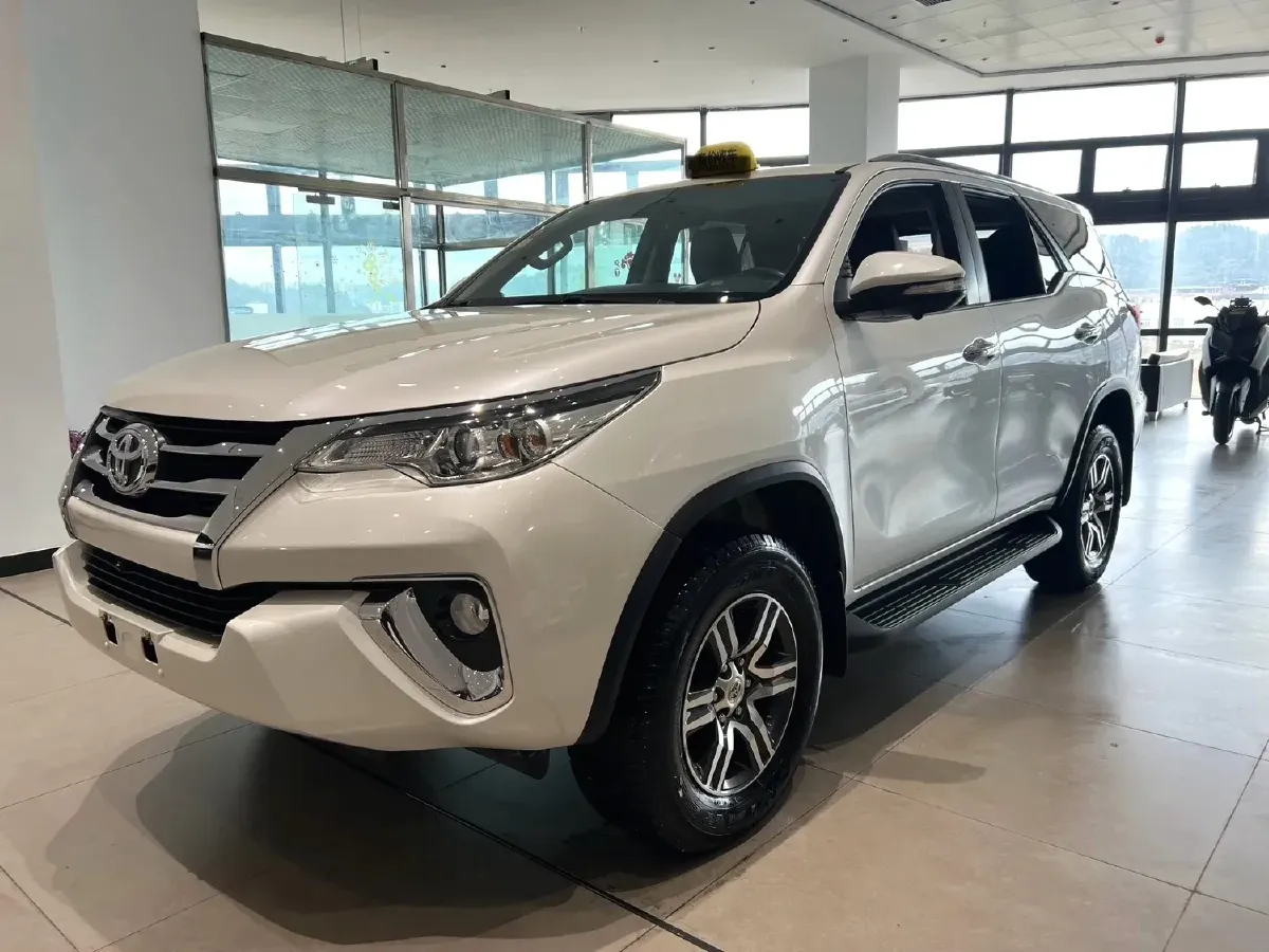 2015 Toyota Fortuner 2.7L 159HP L4 4AT,autocango,china used car exporter,china ev exporter,chinese used car exporter,chinese used ev exporter