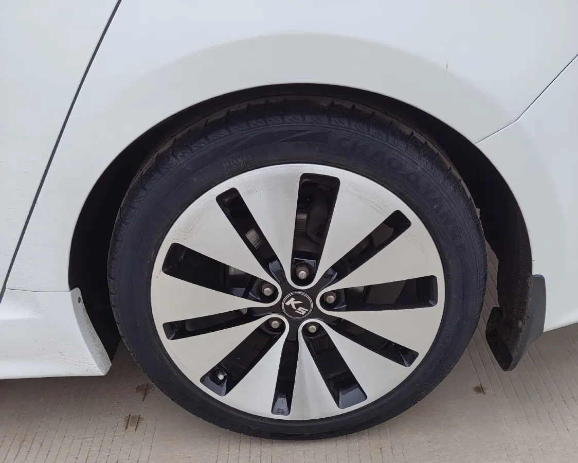 2011 Kia K5 2.0L 165HP L4 6AT,autocango,china used car exporter,china ev exporter,chinese used car exporter,chinese used ev exporter