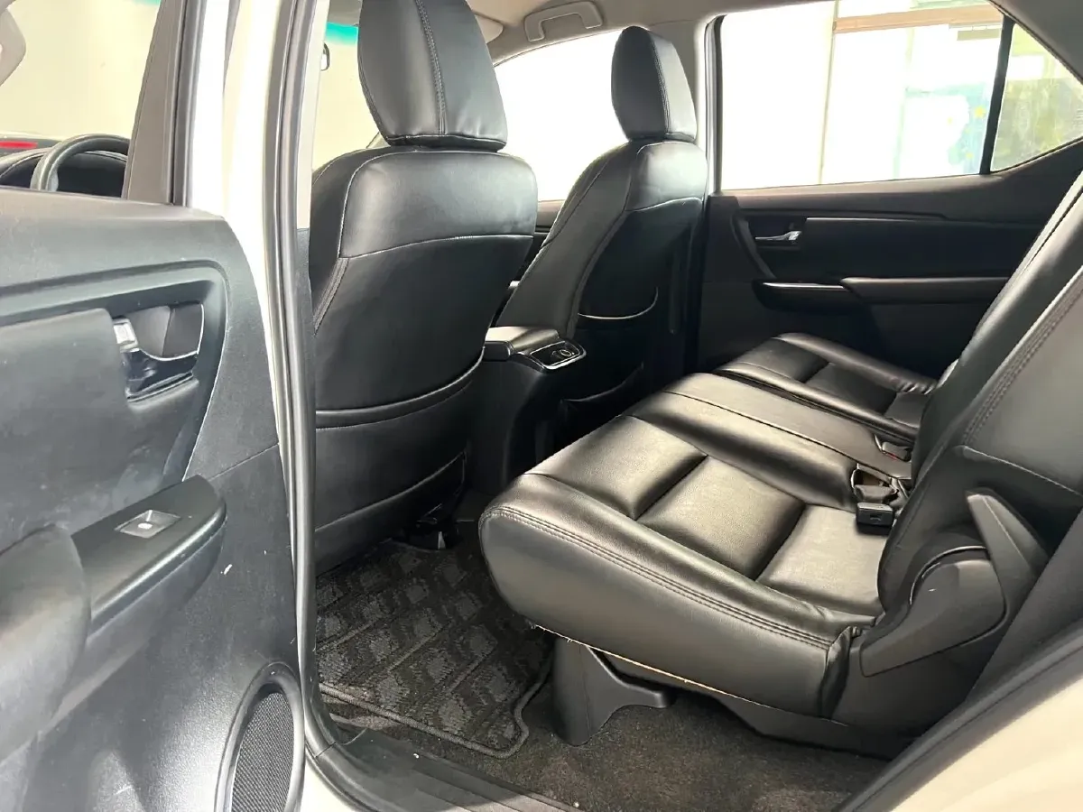 2015 Toyota Fortuner 2.7L 159HP L4 4AT,autocango,china used car exporter,china ev exporter,chinese used car exporter,chinese used ev exporter