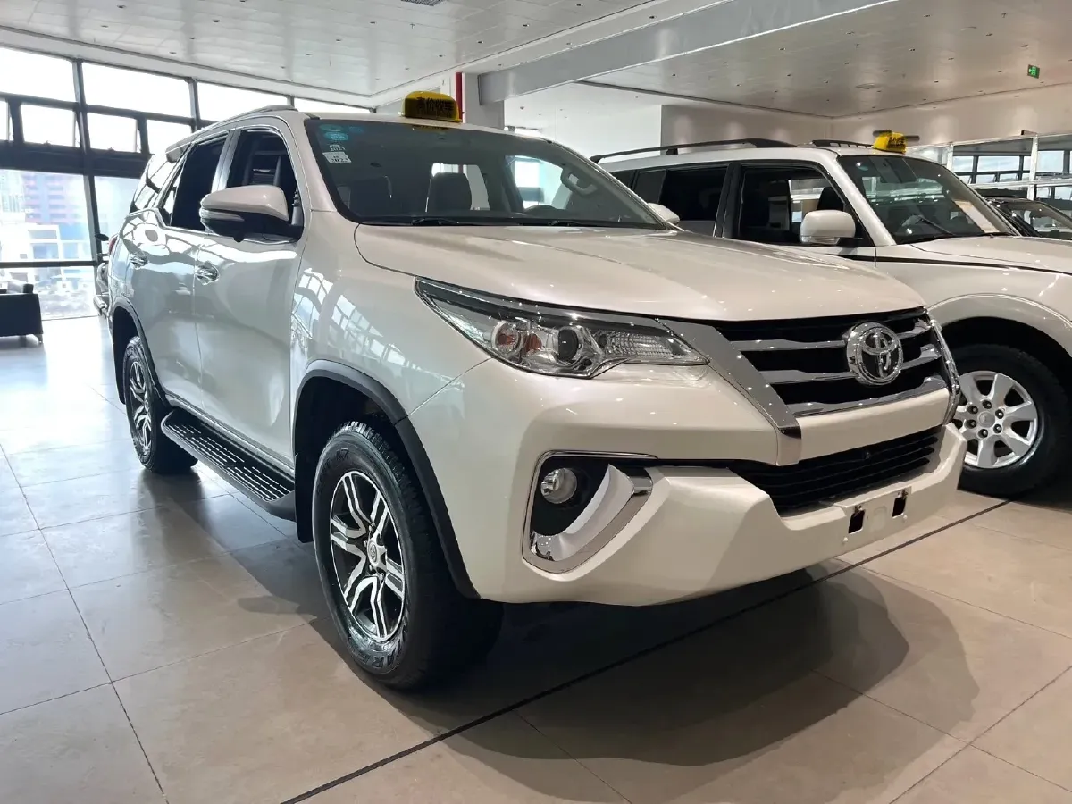 2015 Toyota Fortuner 2.7L 159HP L4 4AT,autocango,china used car exporter,china ev exporter,chinese used car exporter,chinese used ev exporter