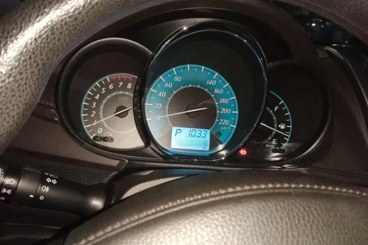 2015 Toyota Yaris L 1.5L 107HP L4 4AT,autocango,china used car exporter,china ev exporter,chinese used car exporter,chinese used ev exporter