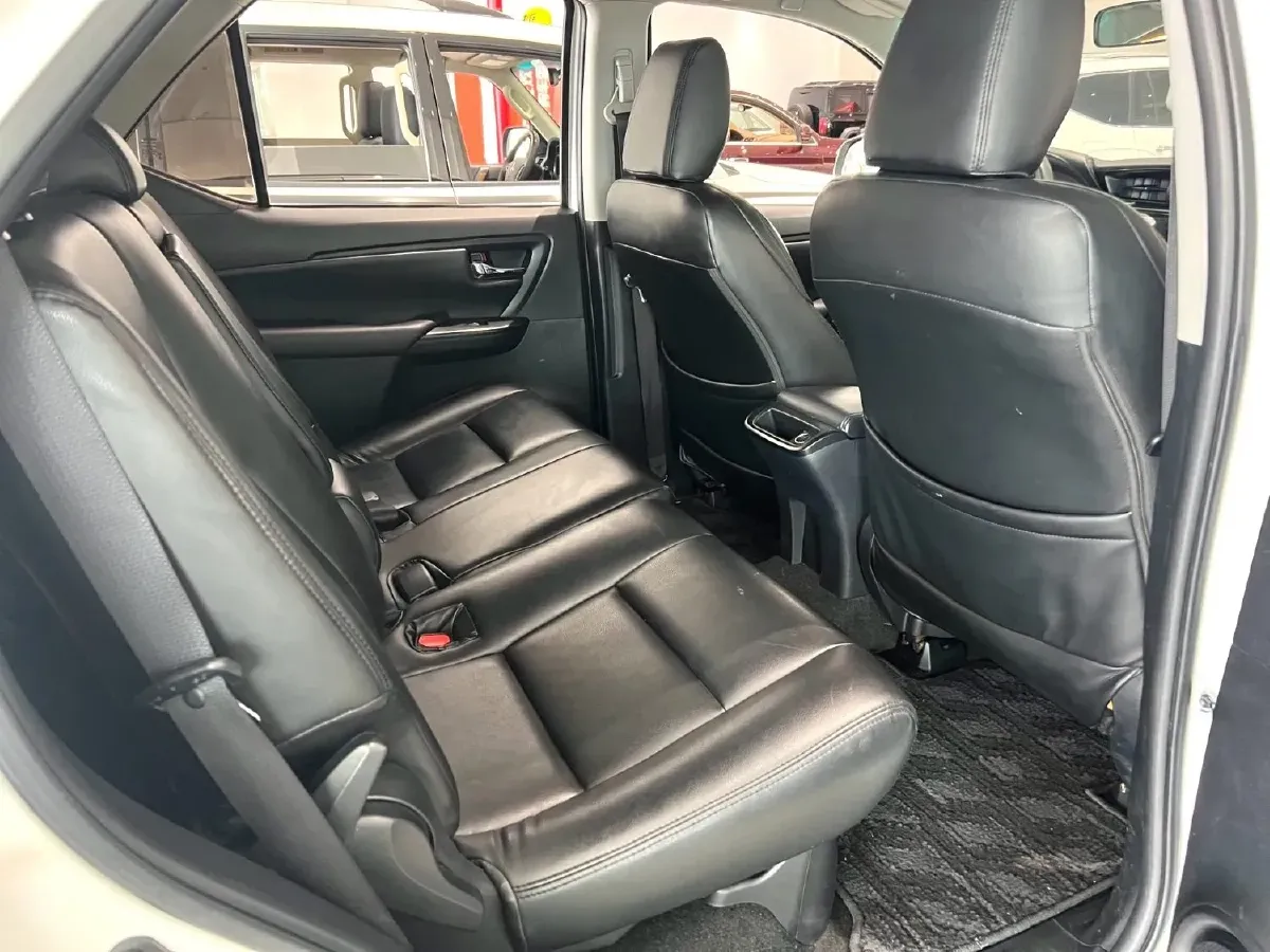 2015 Toyota Fortuner 2.7L 159HP L4 4AT,autocango,china used car exporter,china ev exporter,chinese used car exporter,chinese used ev exporter