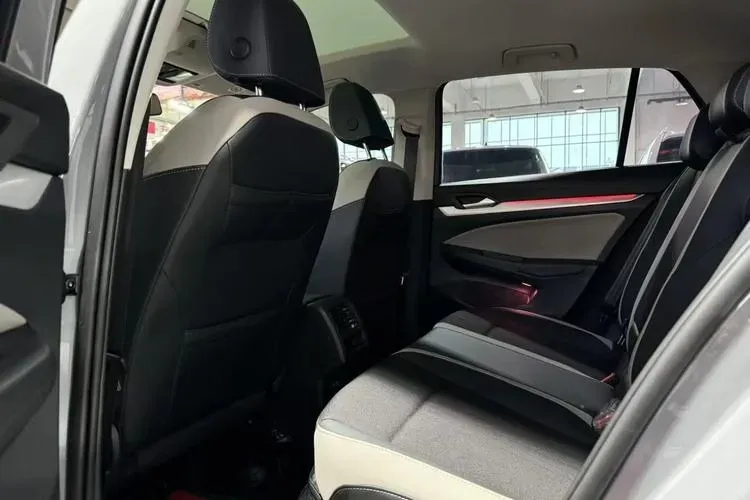 2023 Volkswagen Golf 1.4T 150HP L4 7DCT,autocango,china used car exporter,china ev exporter,chinese used car exporter,chinese used ev exporter