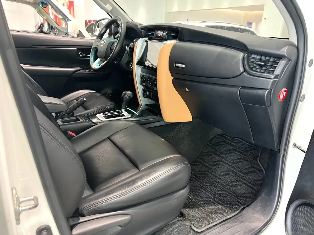 2015 Toyota Fortuner 2.7L 159HP L4 4AT,autocango,china used car exporter,china ev exporter,chinese used car exporter,chinese used ev exporter